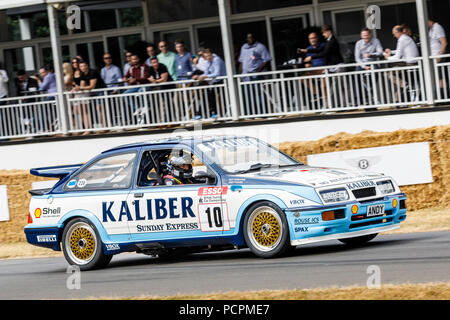 1989 Ford Sierra Cosworth RS 500, die ursprünglich Angetrieben von Andy Rouse, der hier von Calum Lockie am Goodwood Festival 2018 von Geschwindigkeit, Sussex, UK. Stockfoto