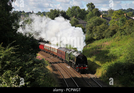 46233 Herzogin von Sutherland leitet die Bank bei Brownhills auf 5.8.17. Stockfoto