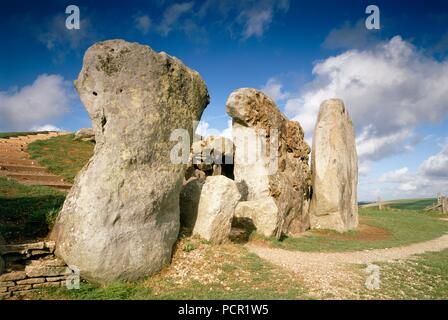 West Kennet Long Barrow, Wiltshire, c 1980 - c 2017. Artist: Historische England Fotograf. Stockfoto