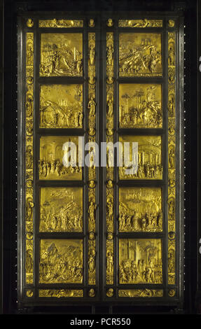 Tore des Paradieses (Porta del Paradiso) von der italienischen Frührenaissance Bildhauer Lorenzo Ghiberti konzipiert für die in Florenz Baptisterium (Battistero di San Giovanni), nun im Museo dell'Opera del Duomo (Museum der Werke der Dom von Florenz) in Florenz, Toskana, Italien. Stockfoto