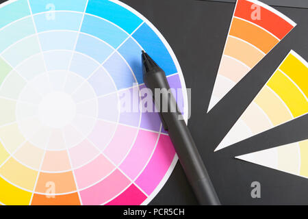 Farbe und Muster von Farbe mit Stift auf das Grafik Tablett Stockfoto