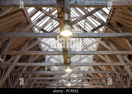 Alte Dreherei, Innenansicht des in Deutschland einzigartigen Dachkonstruktion mit Holz auf gusseisernen Säulen Stockfoto