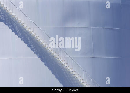 Treppen Außen an Kraftstofftank Stockfoto