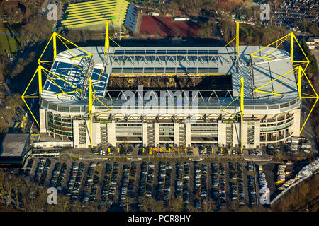 Revier Derby am Signal Iduna Park, Borussia Dortmund gegen den FC Schalke 04 endete 3 an der Westfalenstadion Dortmund, Dortmund, Ruhrgebiet, Nordrhein-Westfalen, Deutschland 0 Stockfoto