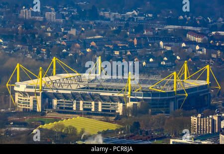 Blick auf das Westfalenstadion, Signal Iduna Park, Dortmund, Ruhrgebiet, Nordrhein-Westfalen, Deutschland Stockfoto