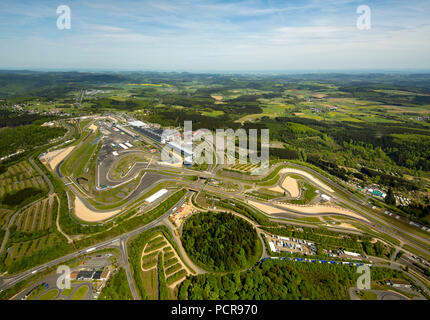 Nürburgring im Frühjahr, Pit Lane, Rennstrecke, Nordschleife, Nürburgring Grand Prix Strecke, Kreis Ahrweiler, Nürburg, Eifel, Rheinland-Pfalz, Deutschland Stockfoto