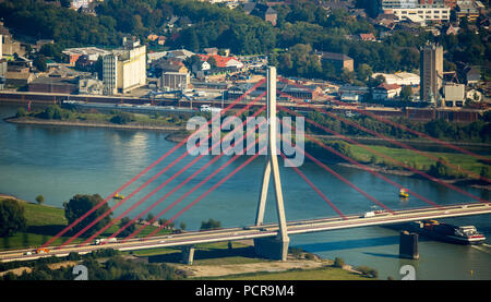 Neue Rheinbrücke bei Wesel, aus budberg gesehen, Rhein Hafen von Wesel, Ruhrgebiet, Nordrhein-Westfalen, Deutschland Stockfoto