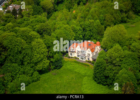 Bayer Villa, die von den Berliner Architekten Heinrich Kayser und Karl von Großheim, die zentrale Achse der Fassaden zeichnen sich durch einen Schwanz Giebel, Hochdahl, Erkrath, Rheinland, Nordrhein-Westfalen, Deutschland Stockfoto