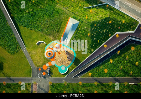 Kinderspielplatz, grünen Norden Umwandlung Kaiser-Wilhelm-Straße in Bruckhausen und Beeck, Duisburg-Meiderich, Duisburg, Ruhrgebiet, Nordrhein-Westfalen, Deutschland Stockfoto