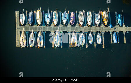 Segelboot Steg, Segelboote, Mansurensee, Sechs-Seen-Platte Duisburg, Duisburg, Ruhrgebiet, Nordrhein-Westfalen, Deutschland Stockfoto