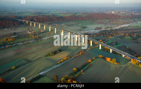 Ruhrtal Brücke A52, A52 Autobahn, mintarder Brücke, Ruhrgebiet, Ruhrgebiet, Mülheim, Mintard, Ruhrgebiet, Nordrhein-Westfalen, Deutschland Stockfoto