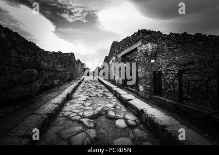 Straße durch die antike Stadt Pompeji, in der Nähe von Neapel, Italien Stockfoto