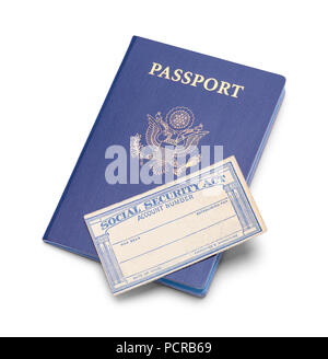 Usa Reisepass mit Social Security Card isoliert auf weißem Hintergrund. Stockfoto