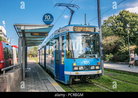 Oslo, Norwegen, 21. Juli 2018: Straßenbahn in einer der Haltestellen. Stockfoto