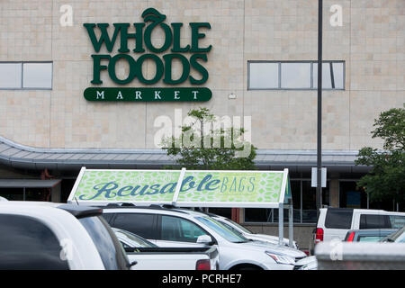 Ein logo Zeichen außerhalb einer Whole Foods Market Lebensmittelgeschäft Lage in Denver, Colorado, am 23. Juli 2018. Stockfoto