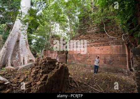 Die Khmer Tempel Prasat Neak Buos östlich der Stadt Sra-Em im Norden der Stadt Preah Vihear in Northwaest Kambodscha. Kambodscha, SRA-Em, November, 20. Stockfoto