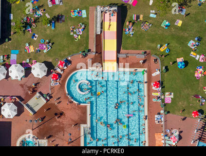 Sonnenbaden, EMBRICANA Freizeit- und Erlebnisbad, Emmerich am Rhein, Ruhr, Nordrhein-Westfalen, Deutschland, Europa Stockfoto