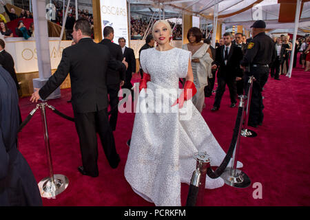 HOLLYWOOD, CA - 22. Februar: Lady Gaga kommt bei der 87. jährlichen Academy Awards in Hollywood & Highland Center am 22. Februar 2015 in Hollywood, Kalifornien. Personen: Lady Gaga Stockfoto