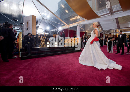 HOLLYWOOD, CA - 22. Februar: Lady Gaga kommt bei der 87. jährlichen Academy Awards in Hollywood & Highland Center am 22. Februar 2015 in Hollywood, Kalifornien. Personen: Lady Gaga Stockfoto