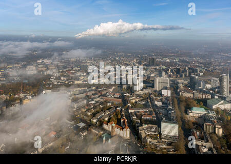 Die herbstlichen Wolken über Essen, Rathaus und Essener Skyline mit RWE-Turm, Luftbild von Essen, Ruhrgebiet Stockfoto