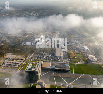 Krupp-Gürtel mit ThyssenKrupp Headquarter unter Wolken, herbstlichen Wolken über Essen Zentrum, Luftbild von Essen, Ruhrgebiet Stockfoto