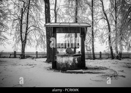 Landschaft Blick auf das gefrorene Wasser auch im Winter in Marijampole, Litauen. Stockfoto