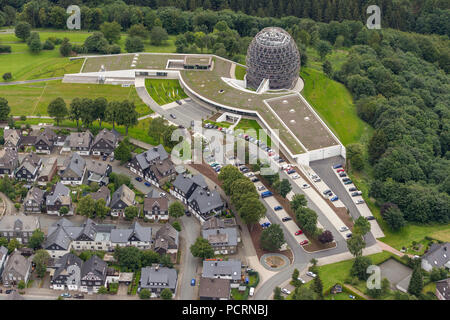 Luftaufnahme, Coversum-Hotel in Winterberg, Altstadt, Stadtzentrum, St. Jakobus Kirche in Winterberg, Winterberg, Sauerland, Nordrhein-Westfalen, Deutschland, Europa Stockfoto