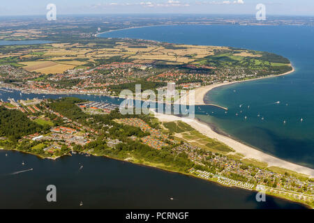 Luftaufnahme, Trave Mündung, Ostsee spa Lübeck-Travemünde, Maritim Hotel, Beach Hotel, Ostsee Hafen, Trave, Lübeck, Ostsee, Schleswig-Holstein, Deutschland, Europa Stockfoto