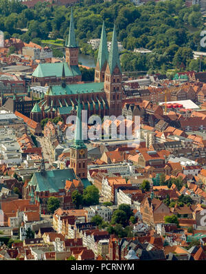 Luftaufnahme, Altstadt von Lübeck, St. Jakobi Kirche St. Marien Kirche St. Petri Kirche, Lübeck, Ostsee, Schleswig-Holstein, Deutschland, Europa Stockfoto