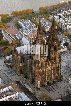 Luftaufnahme, der Kölner Dom, der Dom St. Peter, Weltkulturerbe der UNESCO, die Kathedrale des Erzbistums Köln, Domplatte, Gothic, neugotische, Köln, Rheinland, Kölner Bucht, Nordrhein-Westfalen, Deutschland, Europa Stockfoto