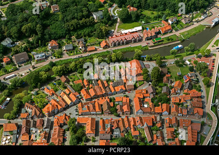 Luftaufnahme, Altstadt von Hitzacker mit der jeetzel und Altjeetzel, Elbe, Elbufer, Hochwasserschutz, Schleuse, Hitzacker (Elbe), Landkreis Lüchow-Dannenberg, Elbtal, Niedersachsen, Deutschland, Europa Stockfoto