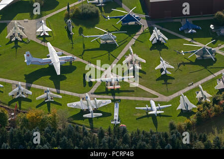 Luftbild, Flug Ausstellung L. + S. Junior Private Aviation Museum, Antonow An-26, Concorde, Messerschmitt Bf 108, F-104 Starfighter, McDonnell F-4 Phantom, MiG-15, MiG-17, MiG-21, MiG-23, Vickers Viscount, Lockheed Super Constellation, Junkers Ju 52/ 3m, Tante Ju, Heinkel 111, Malborn, Hunsrückhöhenstraße, Rheinland-Pfalz, Deutschland, Europa Stockfoto