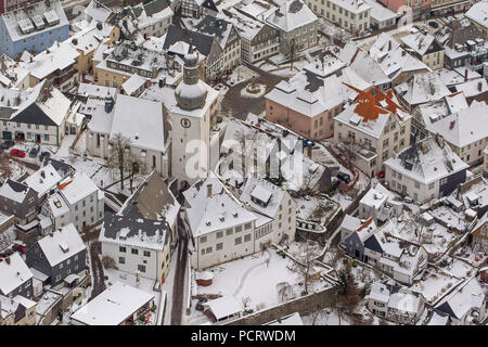 Luftaufnahme, Altstadt von Arnsberg mit Glockenturm, Arnsberg, Sauerland, Nordrhein-Westfalen, Deutschland, Europa Stockfoto