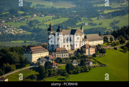 Luftaufnahme, Basilika Sonntagberg, Voralpen mit grünen Wiesen, Biberbach, Lower Austria, Austria Stockfoto