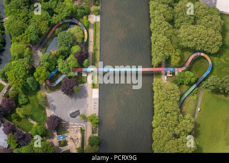 Verführerische Federn zum Ruhm, Rehberg Brücke über den Rhein-Herne-Kanal, Luftaufnahme von Oberhausen Stockfoto