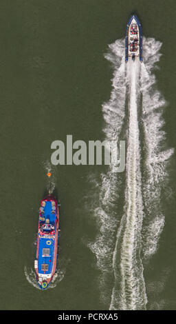 Luftaufnahme, Datteln-Hamm-Kanal, Binnenkanal, Schlauchboot in schnellen Passage auf dem Kanal, das große Hafenfest in der Marina Ruenthe, Bergkamen, Ruhrgebiet, Nordrhein-Westfalen, Deutschland, Europa Stockfoto