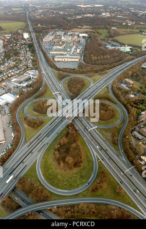 Luftaufnahme, Autobahnkreuz A40 und A43, Autobahnkreuz Bochum, Ruhrpark, Einkaufszentrum an der A40, Verlängerung, Bochum, Ruhrgebiet, Nordrhein-Westfalen, Deutschland, Europa Stockfoto