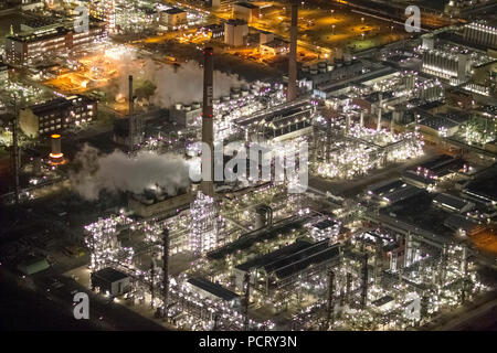 Luftaufnahme, ChemiePark Bayer Dormagen, Dormagen Chemieanlage, Bayerwerk, Chemieanlagen, Nachtaufnahme, Dormagen, Rheinland, Nordrhein-Westfalen, Deutschland, Europa Stockfoto