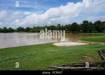 Ein Golfplatz überflutet wegen starker Regenfälle in North Carolina. Stockfoto