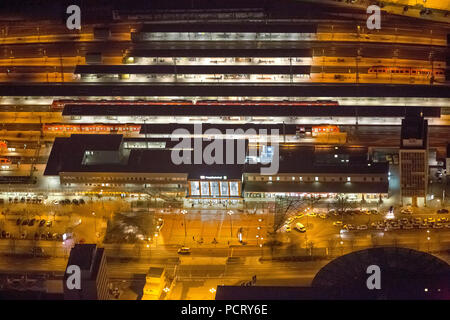 Luftaufnahme, Hauptbahnhof Dortmund bei Nacht, Dortmund, Ruhrgebiet, Nordrhein-Westfalen, Deutschland, Europa Stockfoto