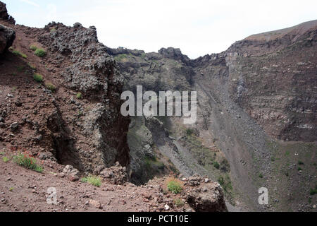 Einen spektakulären Blick auf den Krater des Vesuv - in der Nähe von Neapel, Golfo di Napoli, Italien Stockfoto