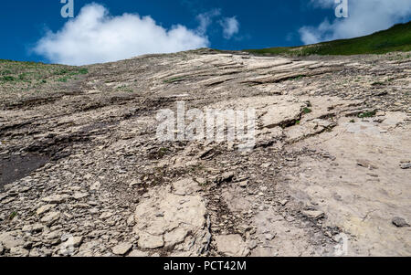 Schiefer Feld Natur auf einem Berg im Sommer sonnigen Tag Stockfoto