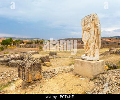 Ruinen der keltisch-römischen Stadt, in der Nähe von Segobriga Saelices, Cuenca Provinz, Kastilien-La Mancha, Spanien. Parque Arqueológico de Segóbriga. Headless st Stockfoto