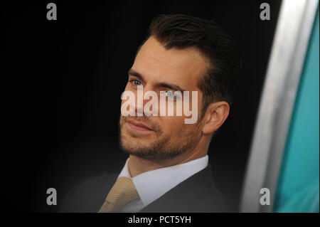 NEW YORK, NY - AUGUST 10: Henry Cavill besucht die New York Premiere für "Der Mann vom UN-C.L.E." im Ziegfeld Theatre am 10. August 2015 in New York City. Personen: Henry Cavill Stockfoto