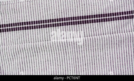 Klappbare Blck und weiß gemusterten Papier Handtücher auf Marmor Oberfläche. Stockfoto