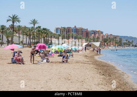 Sandstrand und Mar Menor am Playa Honda in Murcia, Spanien Stockfoto