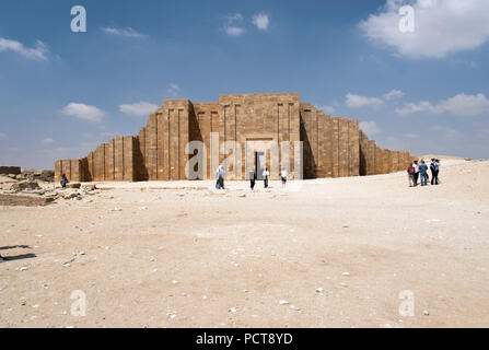 Eingang zum saqqara Nekropole, die Häuser der Pyramide des Djoser, eine Stufenpyramide der ersten Pyramide in Ägypten gebaut. Stockfoto