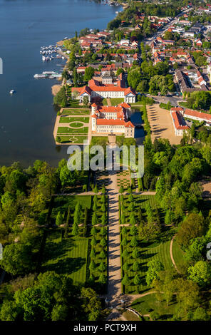 Rheinsberg mit Schloss und See Rheinsbeck Glienericker sehen, Rheinsberg, Mecklenburgische Seenplatte, Brandenburg, Deutschland Stockfoto