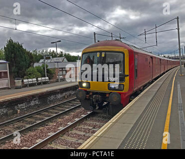 Red Royal Mail Zug, 325007, an Plattform, Motherwell, North Lanarkshire, Schottland, Großbritannien Stockfoto