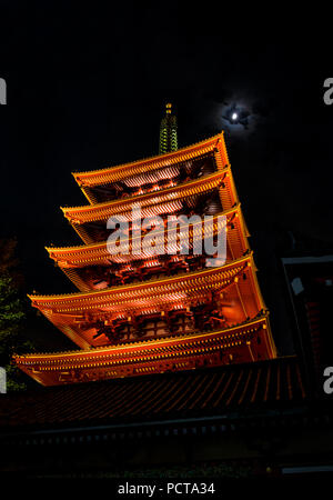 Die Five-Storied Pagode der Sensoji-Tempel in Asakusa Viertel im Mondschein Stockfoto